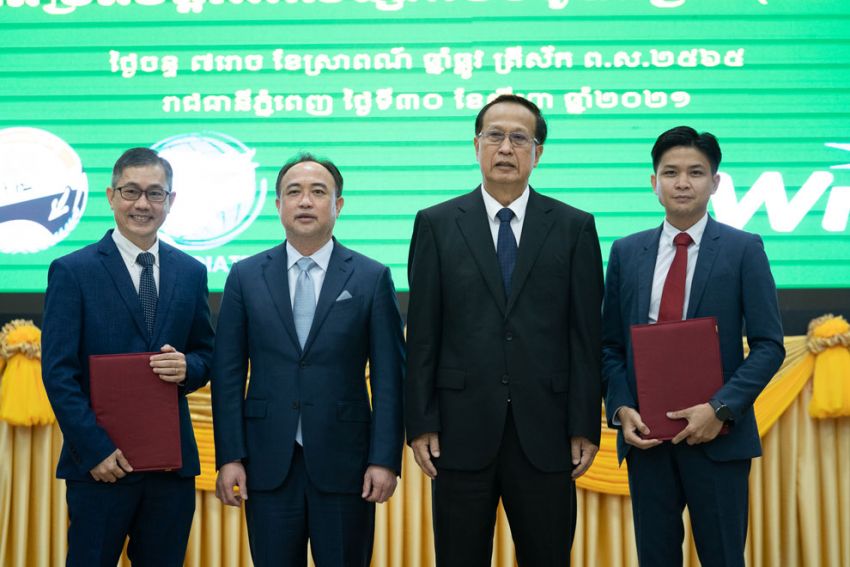 Wing Bank signs on to ministry’s CambodiaTrade