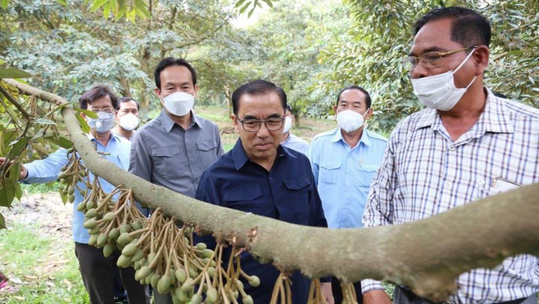 Minister eyes durian exports to China, pushes for research