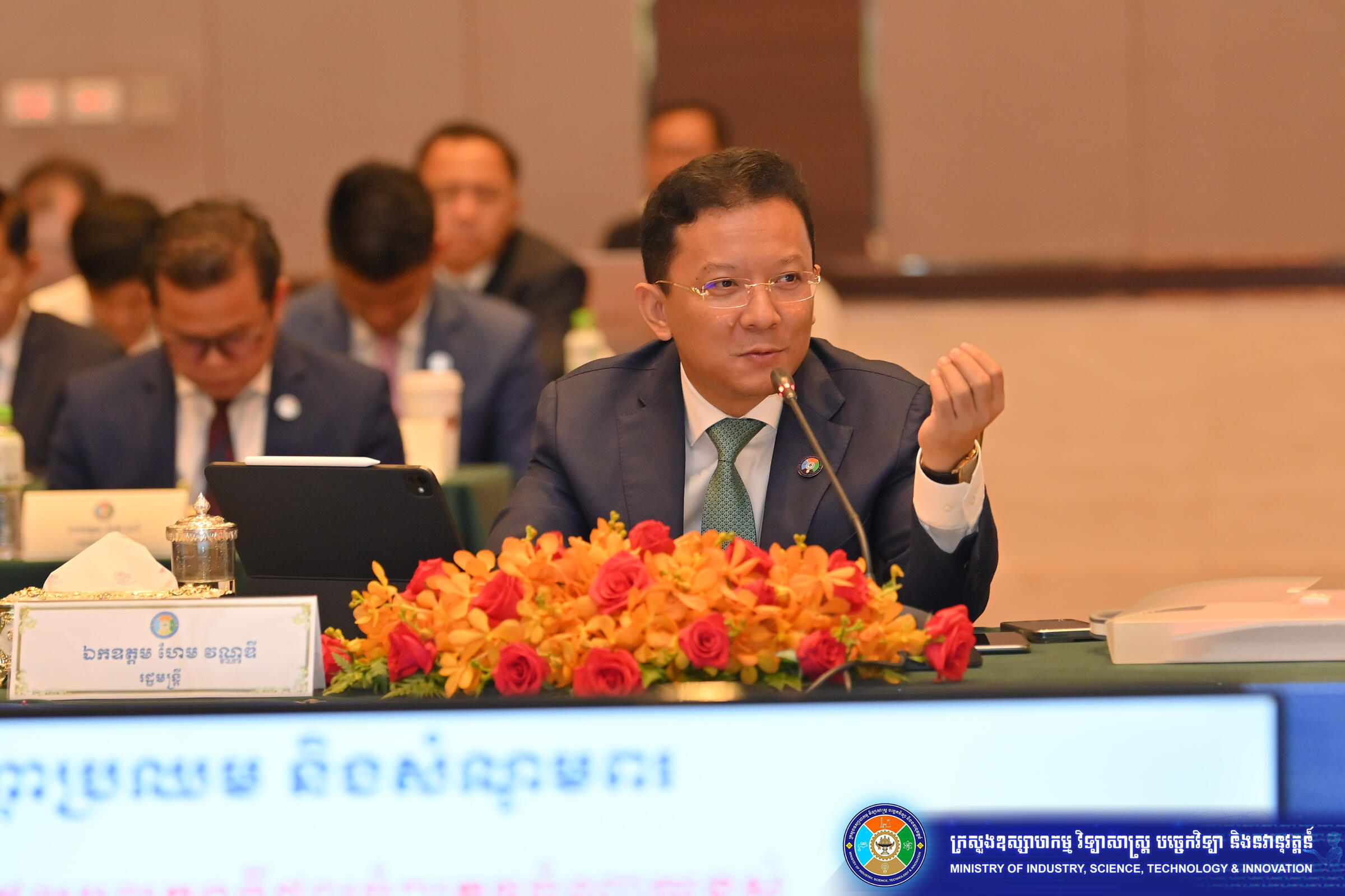 រដ្ឋាភិបាលបន្តដោះស្រាយបញ្ហាប្រឈមរបស់សហគ្រាសធុនមីក្រូ តូច និងមធ្យមវិស័យកម្មន្តសាល និងសេវាកម្ម